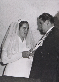 Wedding of the parents of Václav Slouka and Jindřiška Hulatová, 10 November 1956