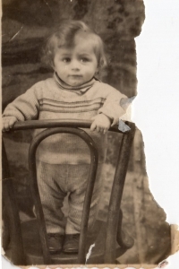 A childhood photo of Volodymyr Shvets sent to his mother in Siberia in 1950.

