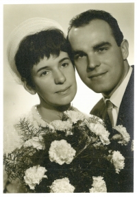 The parents of the witness on a wedding photo 
