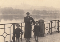 Ctirad (on the right) and Josef Mašín with his mother in Prague, 1935