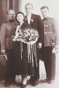 1933 the wedding of her parents in Svaliava in Subcarpathian Rus