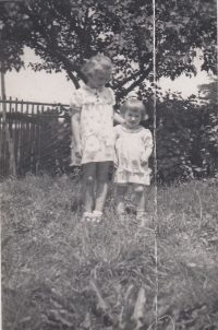 With her younger sister Angela, 1942