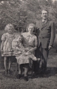 Marie Plachá with her sister Angela, mother Anna Sitková and father, 1941