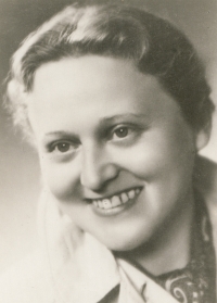 Mum Zdena Mašínová, 1945