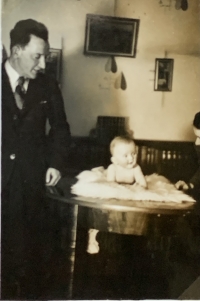 Photo from the saved album - Jakub Farkaš, Lívia and Lýdia as a child