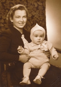 Květa with her daughter also Květa, 1953