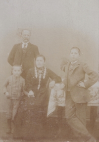 Waldemar's grandparents, Hermann and Anna Richter with their children, Hermann, Alfred, Josef, and Herbert
