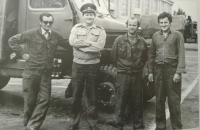 Major Kolenčík with civilian mechanics of the Engineer Brigade in Sered