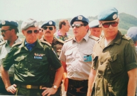 Meeting with the mission command. From left Col. Šipula, Gen. Wahlgren, UNPROFOR Commander-in-Chief, Col. Kolenčík and Col. Harries, the mission's chief engineer.