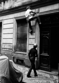 Young men removing a street name sign to confuse the occupiers; photo by Bořivoj Černý, Prague, after 21 August 1968