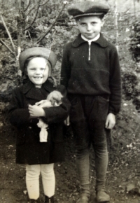 Věra with brother in 1943