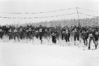Start of the Jizerská padesátka [50km long cross-country ski race, trans.] at Hrabětice meadow; photo by Bořivoj Černý, 1970s