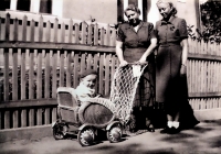 With his mum and aunt, late 1940s