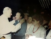  Jan Kolaja s papežem Janem Pavlem II. během svatořečení Anežky České v roce 1989