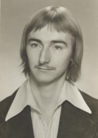 Maturitní fotografie Jiřího Milera z roku 1978