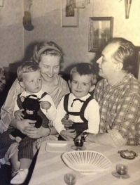 Jan Vondráček with his parents and brother Václav