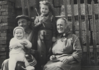 Jiří Miler, his sister Helena and grandparents Holeks