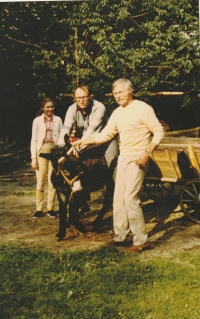F. Brélaz and M. Rejchrt visiting L. Lis´s family, the 1980s 