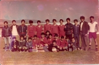 Roma Detva žiacky team 1983 ja dolný rad v strede, držím sa za srdce 