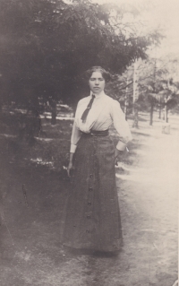 Babička Kalivodová, zemřela r. 1916 na španělskou chřipku