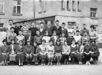 Egon Wiener (druhý zleva ve druhé řadě) se svojí třídou v roce 1961