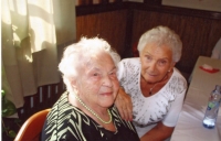 Oslava 100. narodenín Anny Pasternákovej (Antonova mama).