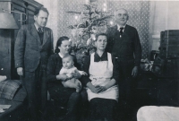 Family Christmas, from the left father Miroslav Machotka, mother Marie, née Hajná with the witness on her lap, grandmother Barbora Hajná, 1946