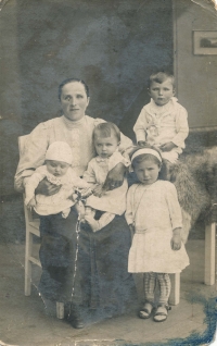 Witness's father Jaroslav Rada (top right) with his mother and siblings, early 20th century