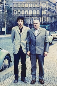 With his father Walter ,a few days before leaving for the USA