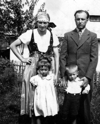 With his parents and sister, Mosty u Jablunkova, 1936