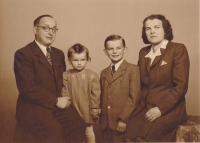 Jaroslava Tvrzníková with her older brother and her parents, 1944