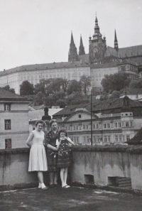 Markéta Suchá with her grandmother and mother (from the right) on the terrace of today's Malostranská grammar school