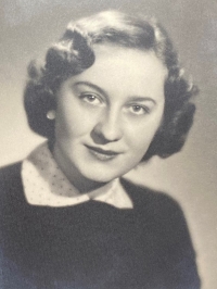 Jana Špačková in 1959 - photo from the graduation board