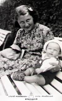 Tomáš Petrák with his mother in Poděbrady (around 1948)