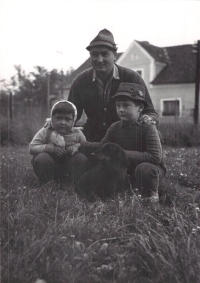 Václav Popp s dcerou Evou a synem Vladimírem