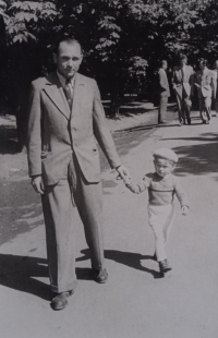Jaroslav s otcem před rozvodem rodičů
