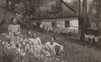 František's father Jaroslav (far right) and the Jakšík neighbours at Dolní Paseky