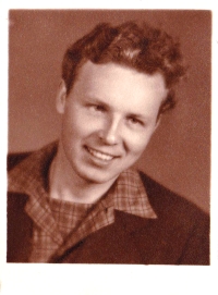 Jaroslav Hadraba in the 1950s (ID photo)
