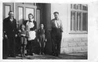 Milena Hercíková’s family in front of their house in Újezd, 1944