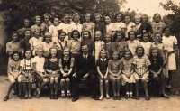 School in Lysá nad Labem, witness in the top row, third from the right, 1941