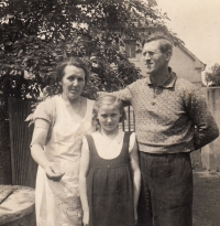Libuše's parents with their youngest daughter Jaroslava