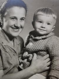 Jindřich Polák with his mother in Broumov in 1950