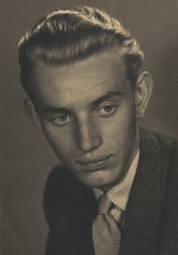 Secondary school graduation photo, 1946