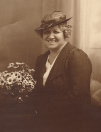 Matka Matylda Mikolášková, rozená Schofferová, (1884-1952)