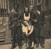 From right: witness´s father Miroslav Linhart with his daughter Miluška and grandson Jan