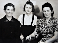 Marie Krajíčková with her mother and grandomther