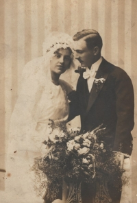 Wedding of Miroslav Linhart and Žofia Krtičková, witness´s parents 