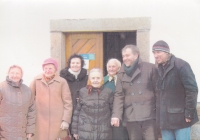 Witnesses to the events in Číhošť: from the left Libuše Fialová, Trtíková, Kovandová, Rosičková, Lebedová together with director Roman Vávra and screenwriter Miloš Doležal