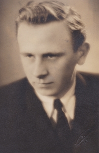 Bratr pamětnice – student teologického semináře v Hradci Králové Jan Zmrhal (1928–2011)