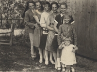 The Mikolášek siblings, Antonín in the front. Sloupnice. 1928